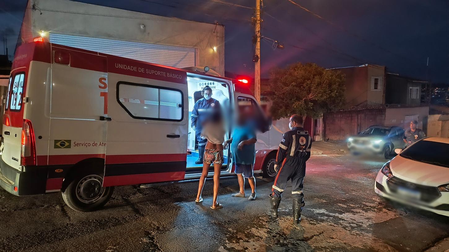 Mulher é socorrida para a UPA após ser esfaqueada no Jardim Aeroporto III