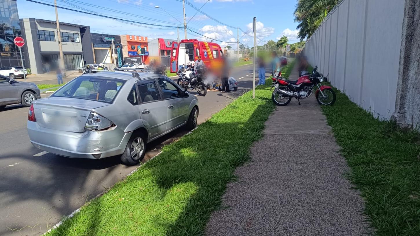 Motorista de aplicativo quebra a perna em acidente na avenida São Vicente