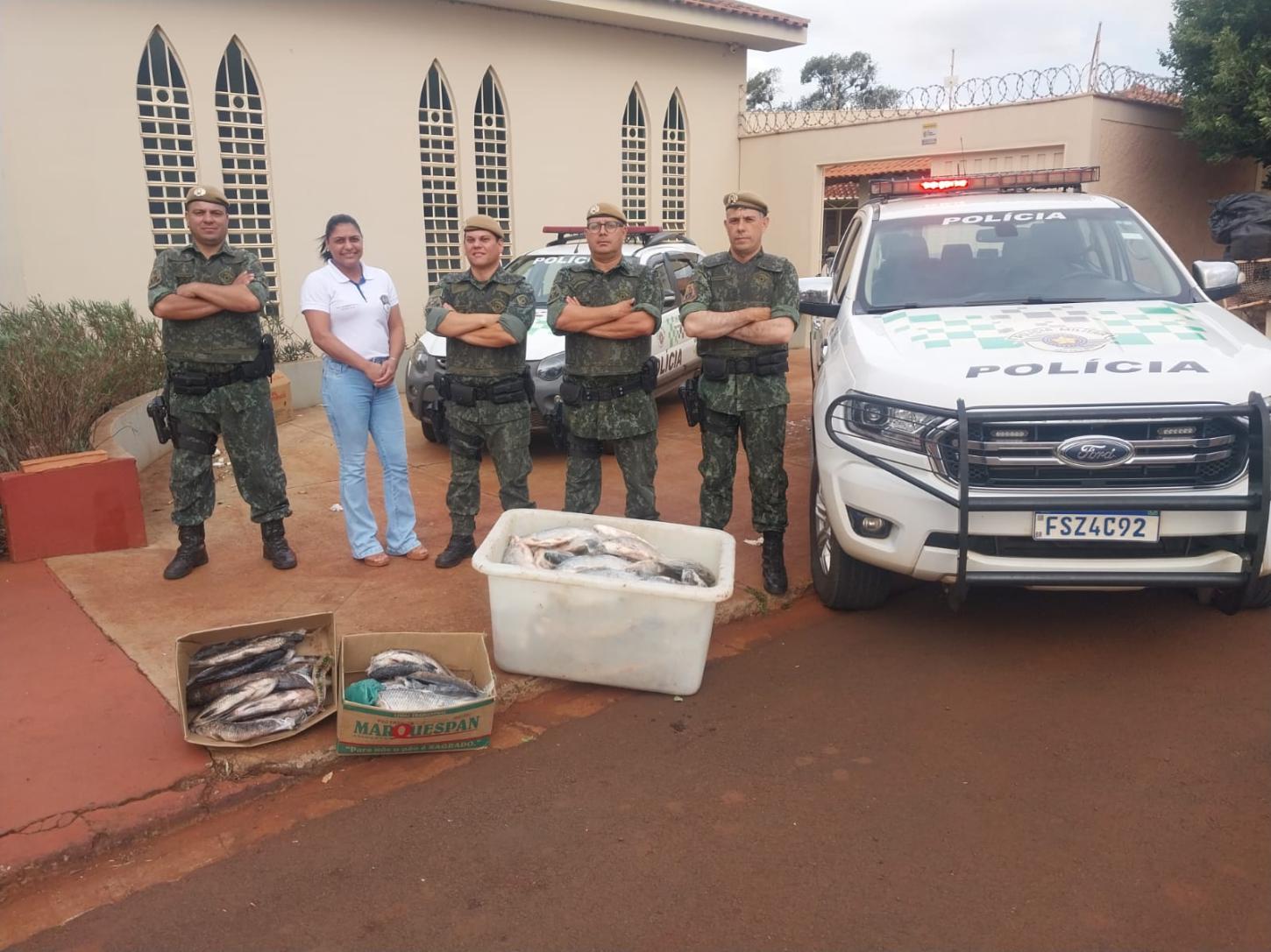 PM Ambiental doa pescado apreendido durante os primeiros dias da Piracema