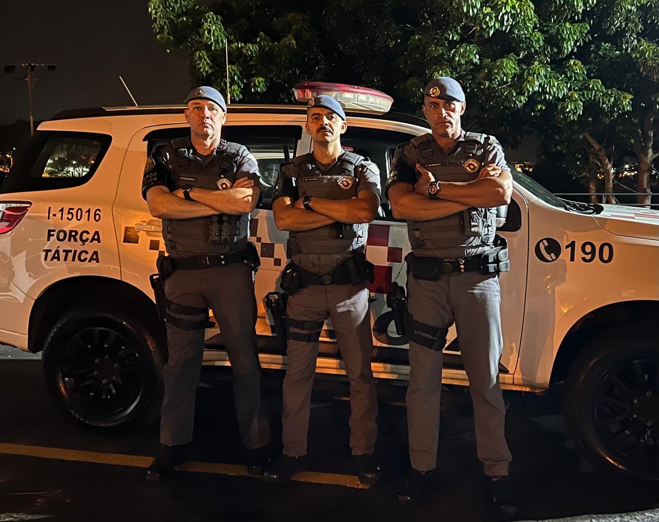 Traficante é preso por policiais da Força Tática no “puxa-faca”