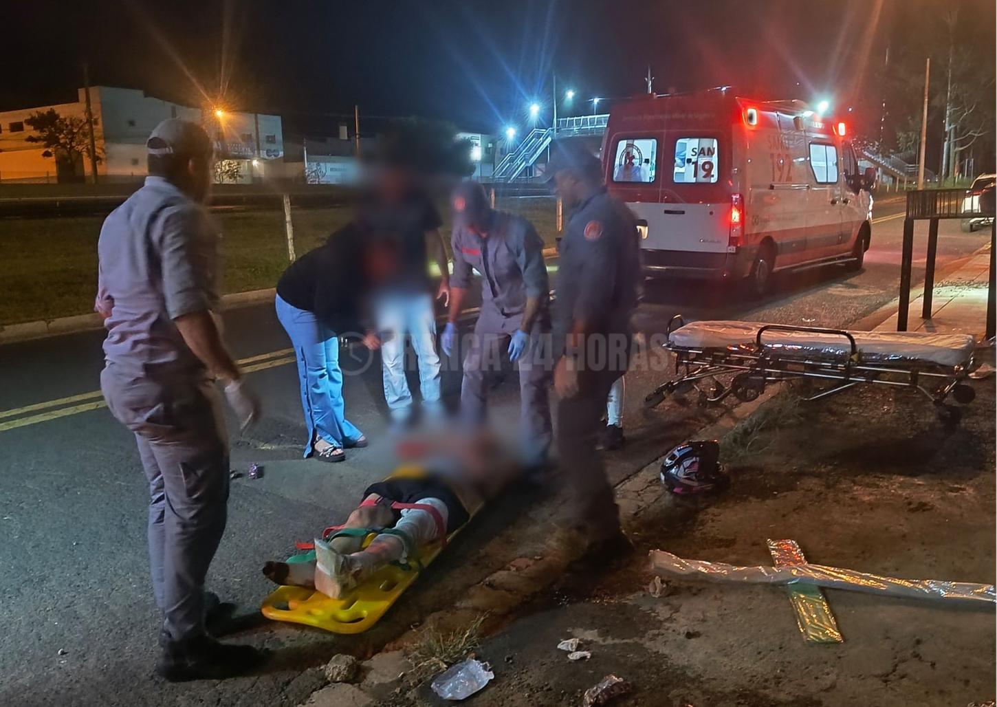 Acidente deixa duas pessoas com ferimentos graves na zona sul