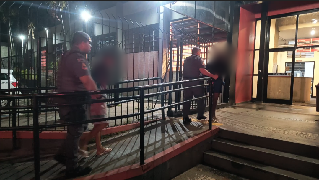 PM flagra adolescentes com drogas no bairro City Petrópolis