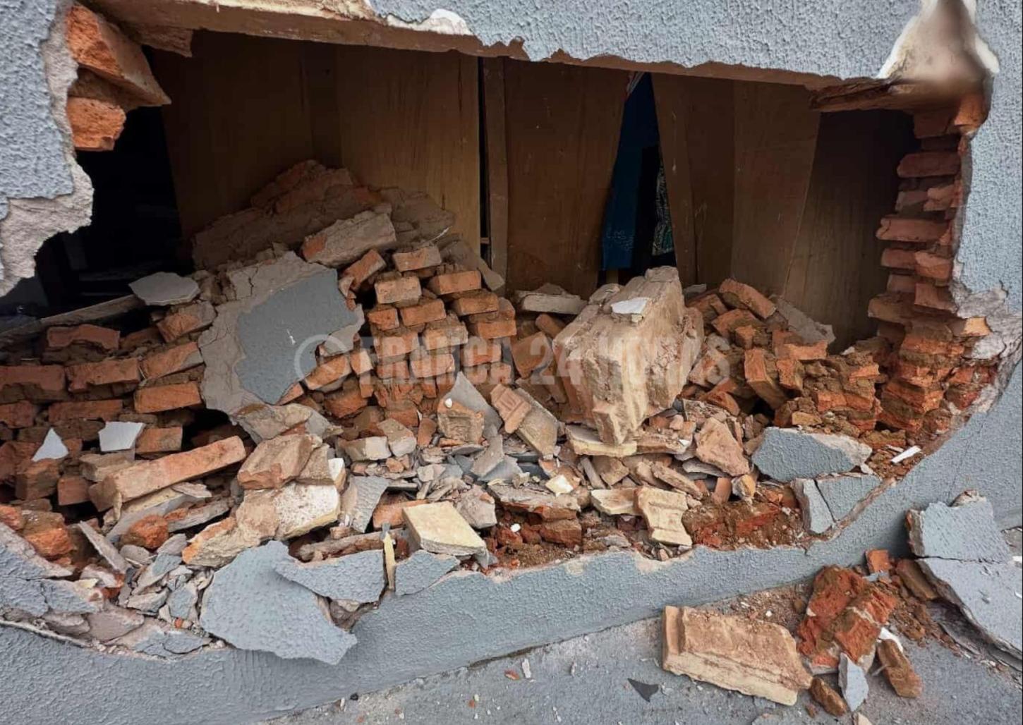 Carro derruba muro após ser atingido por veículo na Vila Santa Cruz