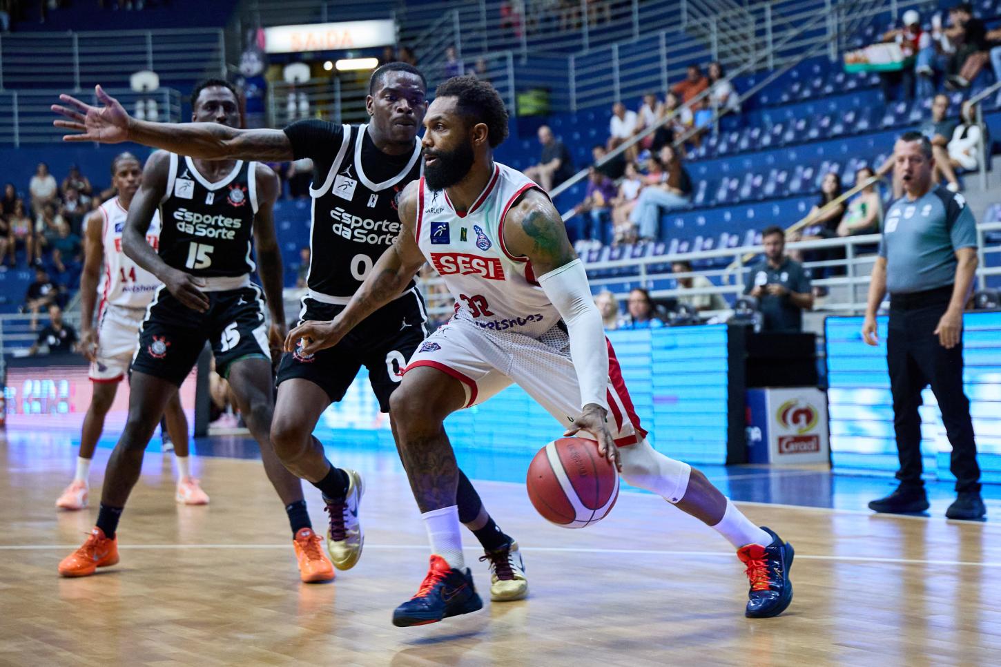 Franca reage no segundo tempo e vence Corinthians no Pedrocão