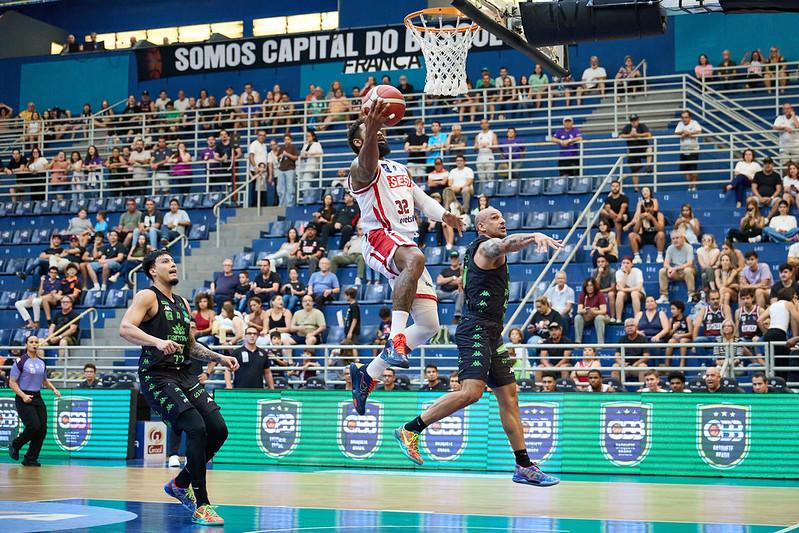 Franca vence Bauru no Pedrocão e mantém boa fase no NBB
