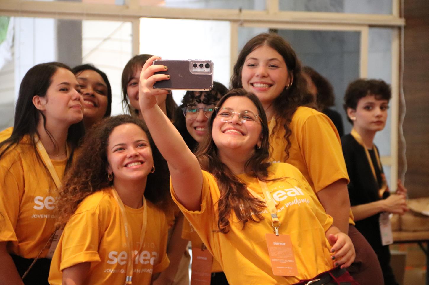 Instituto Semear abre inscrições para bolsa-auxílio a jovens universitários