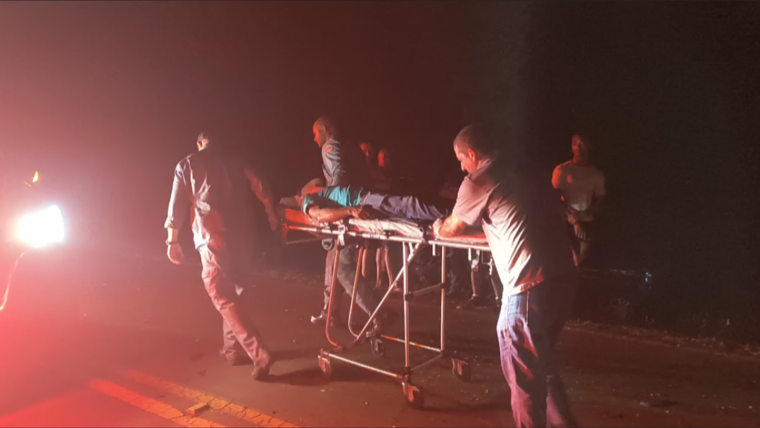 Três pessoas ficam feridas em colisão frontal na rodovia Nelson Nogueira