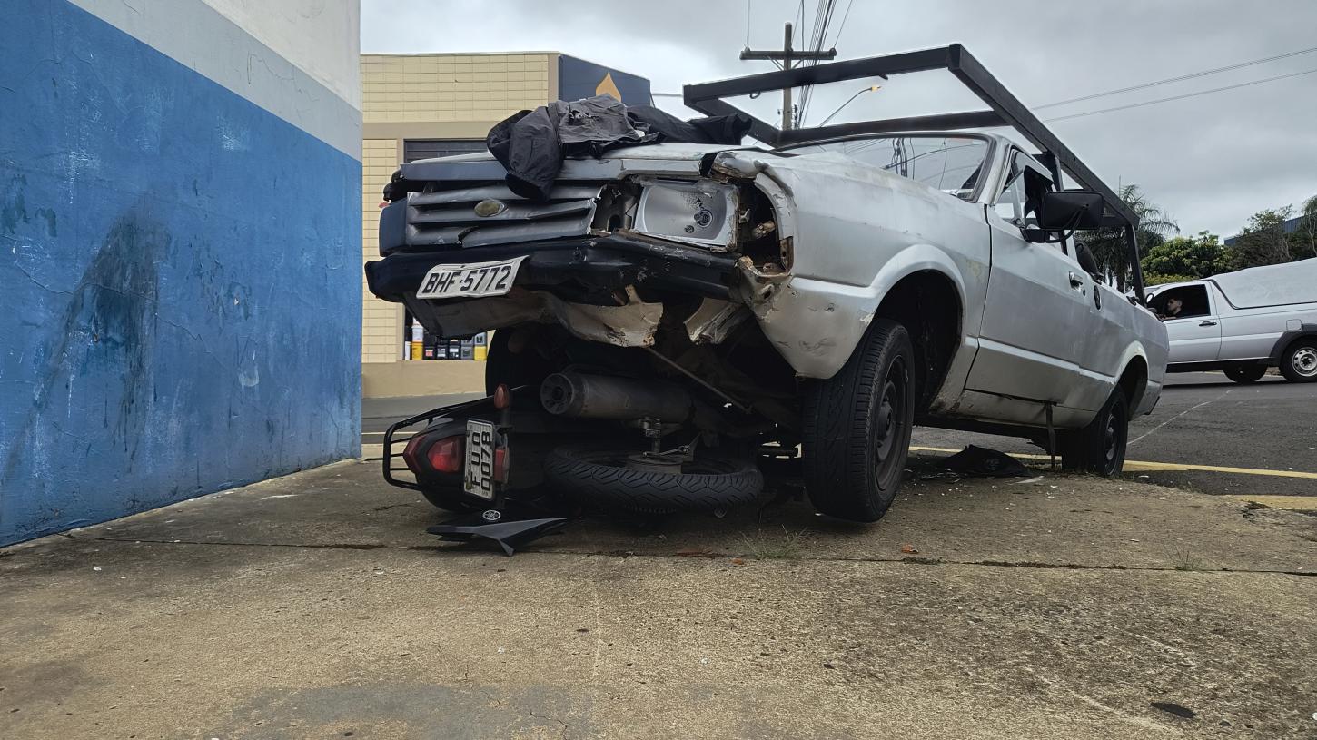 Motorista sem CNH tenta fugir da PMR e causa grave acidente no Guanabara