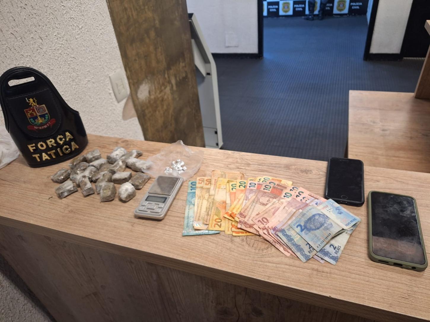 Após denúncia, Força Tática prende dupla por tráfico no Aeroporto