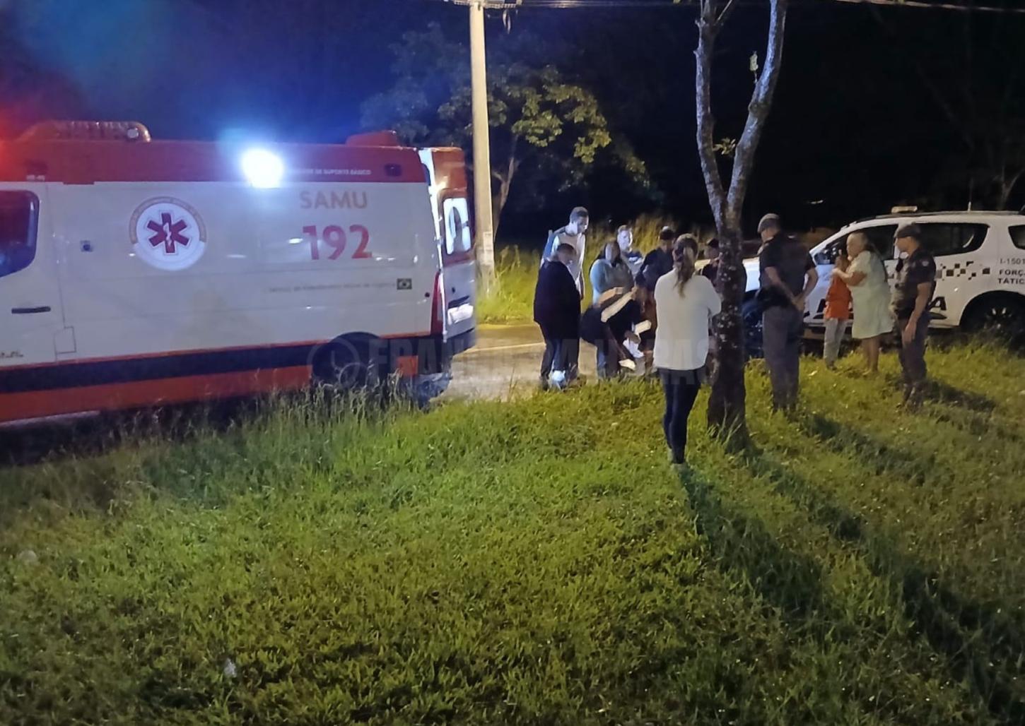 Atropelamento em avenida deixa duas pessoas feridas na zona norte