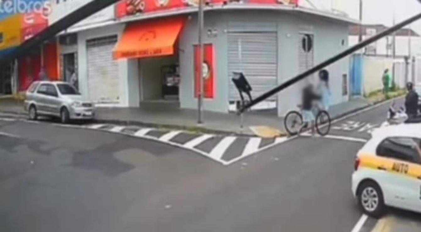 Bicicleta é furtada em plena luz do dia no Centro de Franca