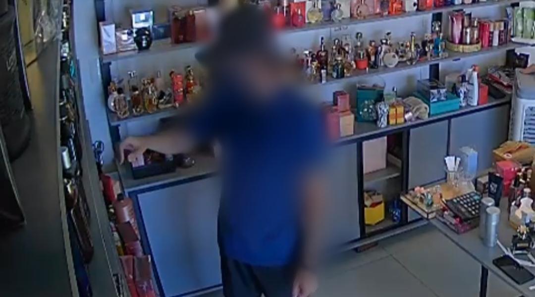 Câmeras flagram furto de perfumes em loja na Vila Real
