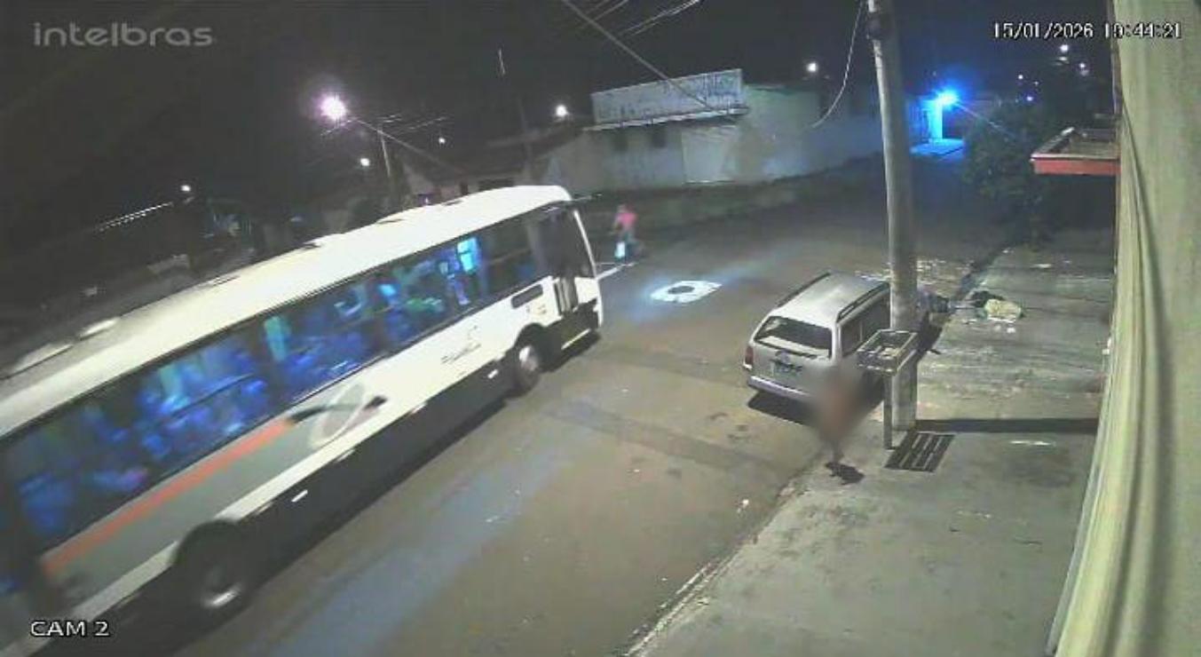 Ciclista fica ferido em acidente com ônibus no Jardim Cambuí