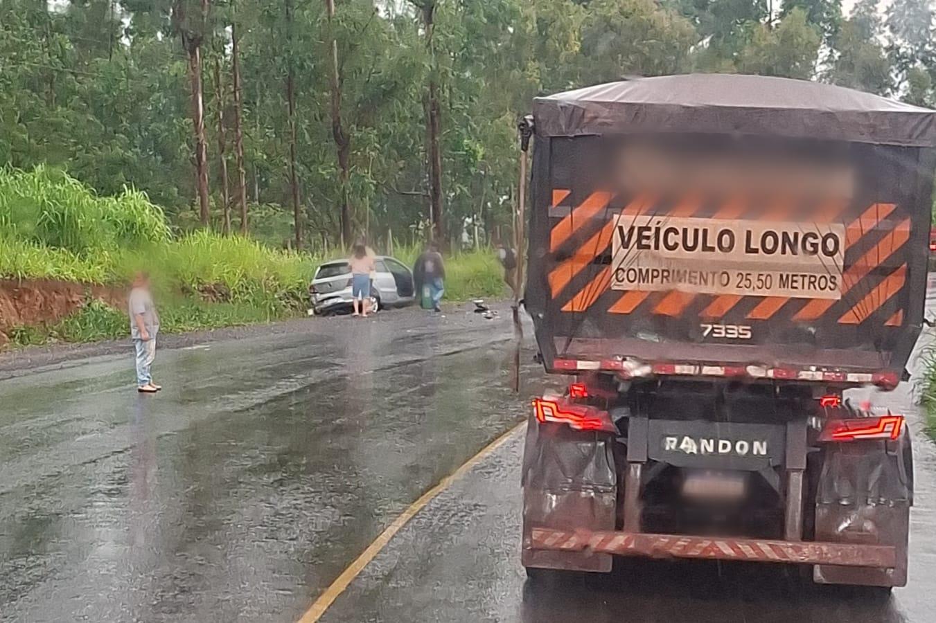 Colisão entre veículos deixa dois mortos na MG-444, em Capetinga