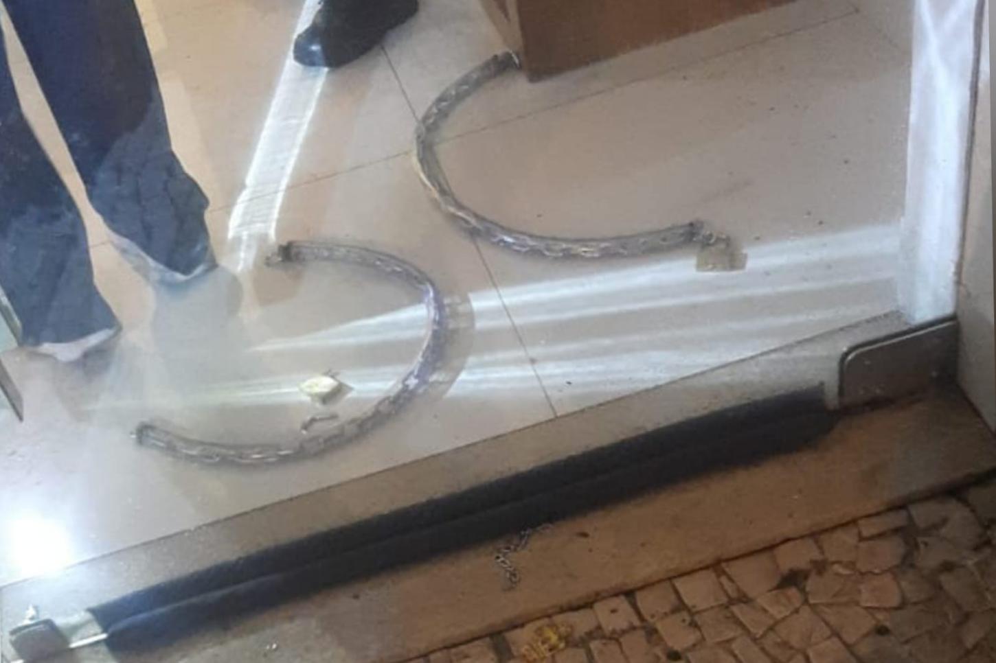 Criminosos invadem e furtam loja de roupas na avenida Rio Amazonas