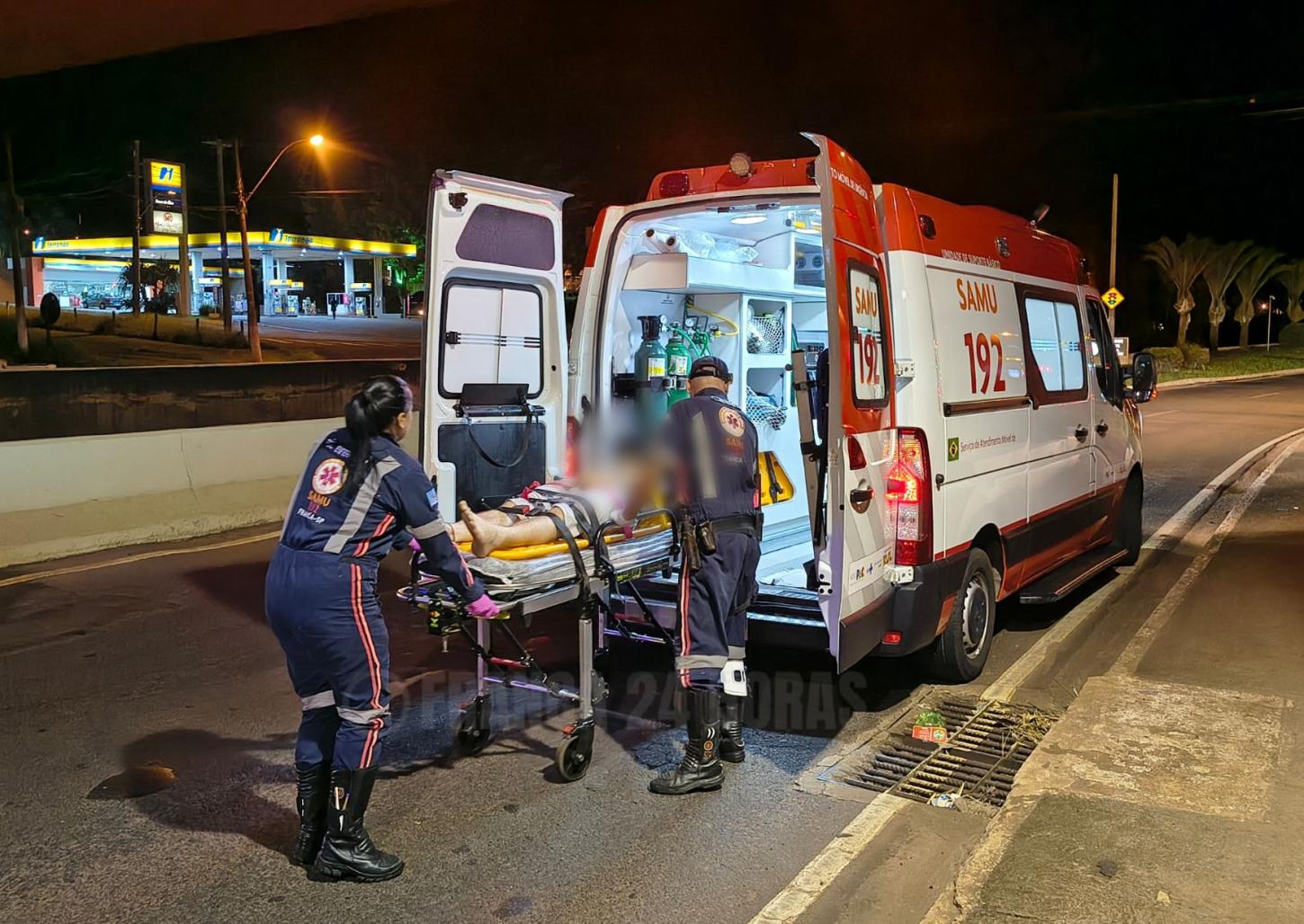 Jovem capota carro na avenida das Seringueiras e fica ferido
