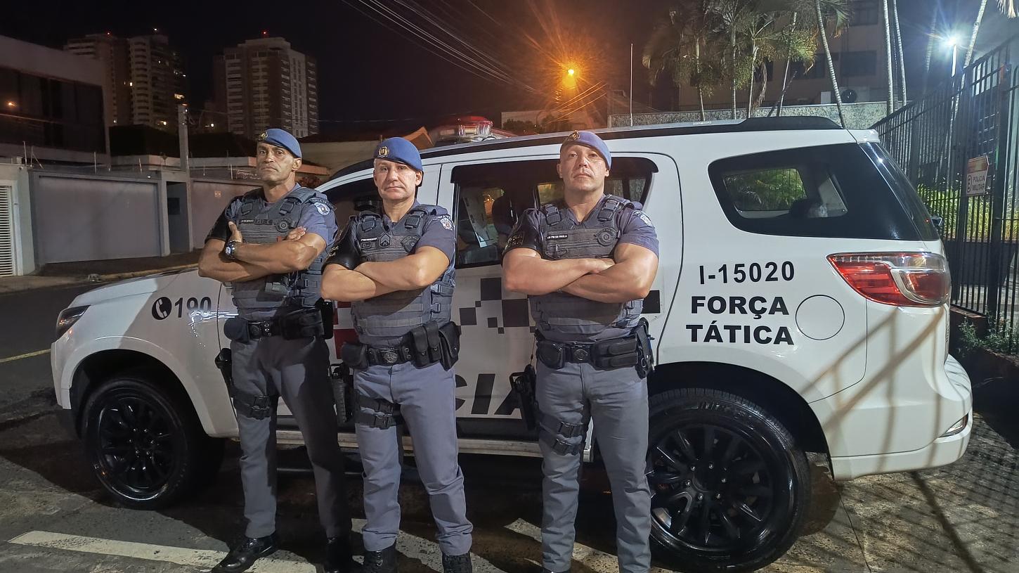 Policiais da Força Tática prendem traficante na Vila Santa Luzia