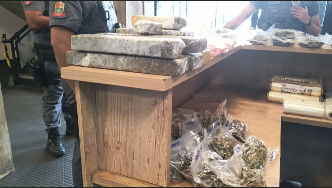 PM apreende 12 quilos de maconha, haxixe e manda dois para a cadeia