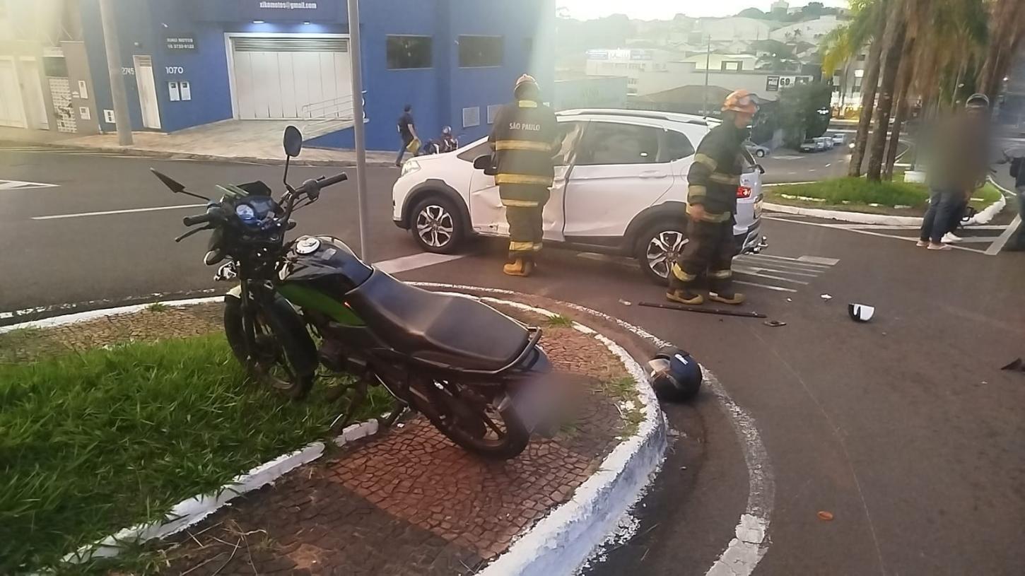 Acidente na avenida Major Nicácio deixa motociclista e idoso feridos