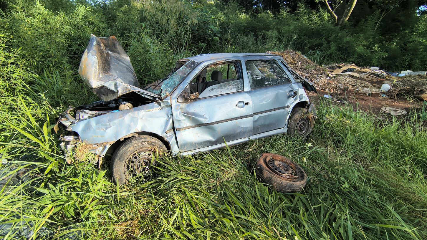 Capotamento na rodovia Engenheiro Ronan Rocha deixa dois feridos
