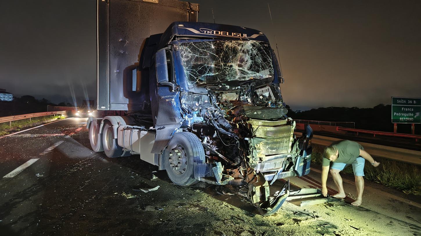 Colisão entre carretas deixa trânsito lento na rodovia Ronan Rocha