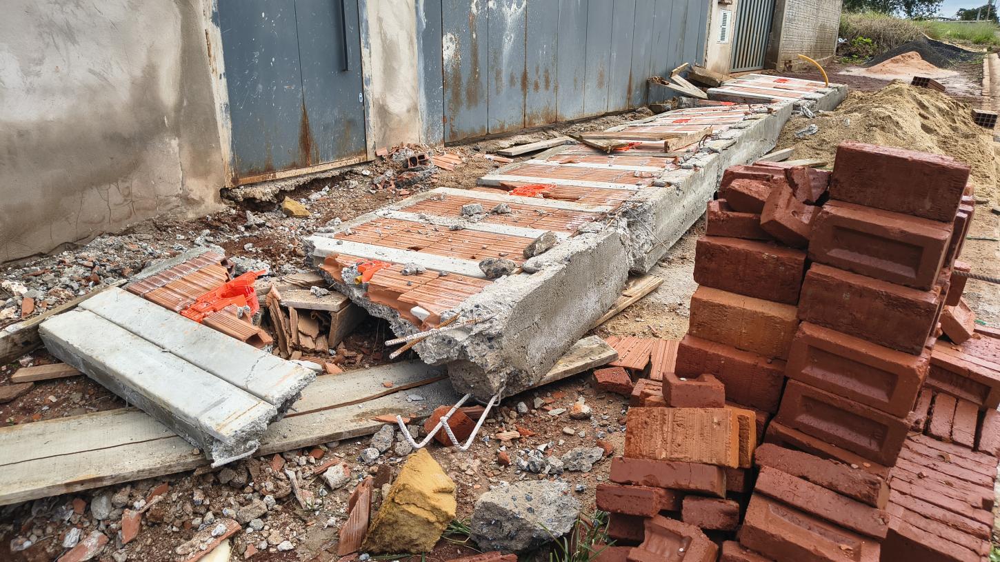 Desabamento em construção deixa pedreiro com ferimentos graves