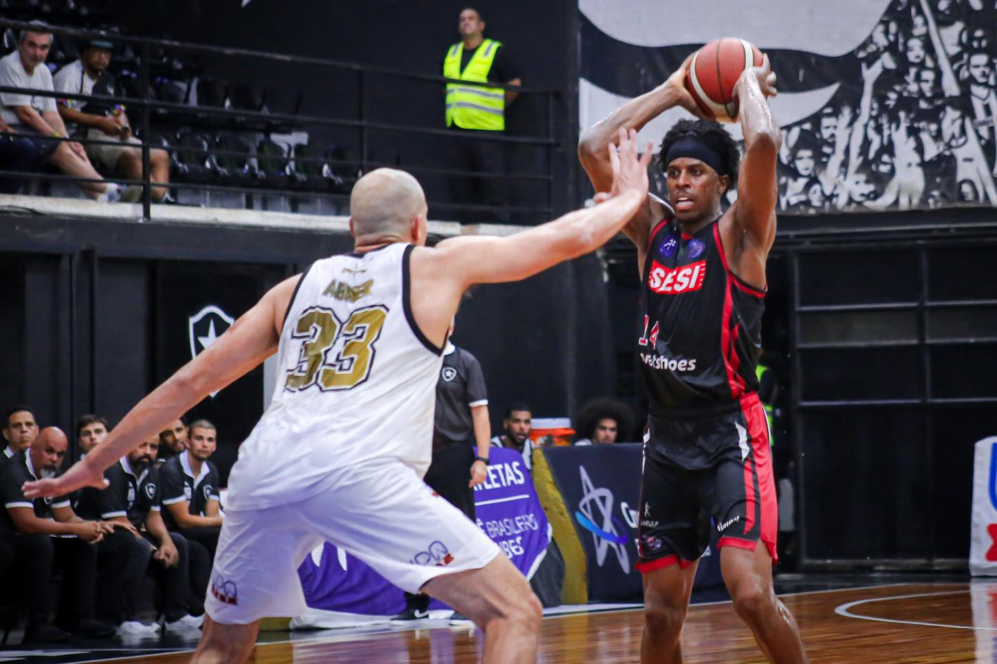 Franca vence o Botafogo no RJ e segue na liderança do NBB