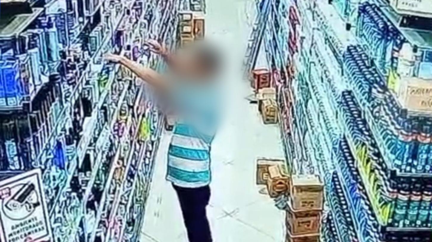 Homem furta perfume em loja, tenta fugir, mas é detido pela PM