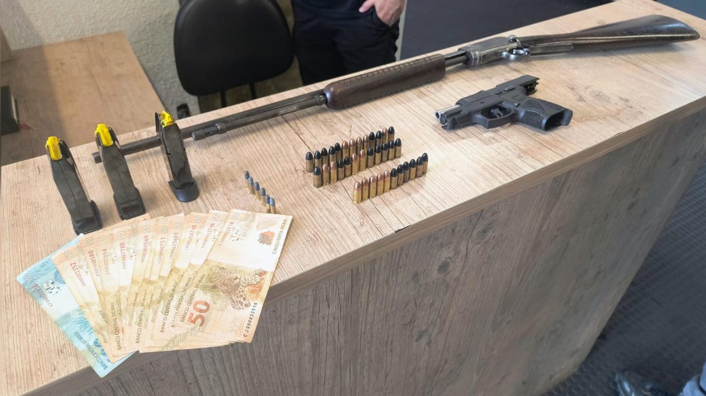 Homem é detido pela PM com duas armas de fogo na Fábio talarico