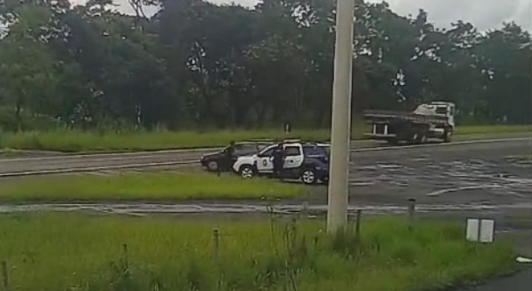 Motorista em zigue-zague provoca colisões em rodovia e é detido