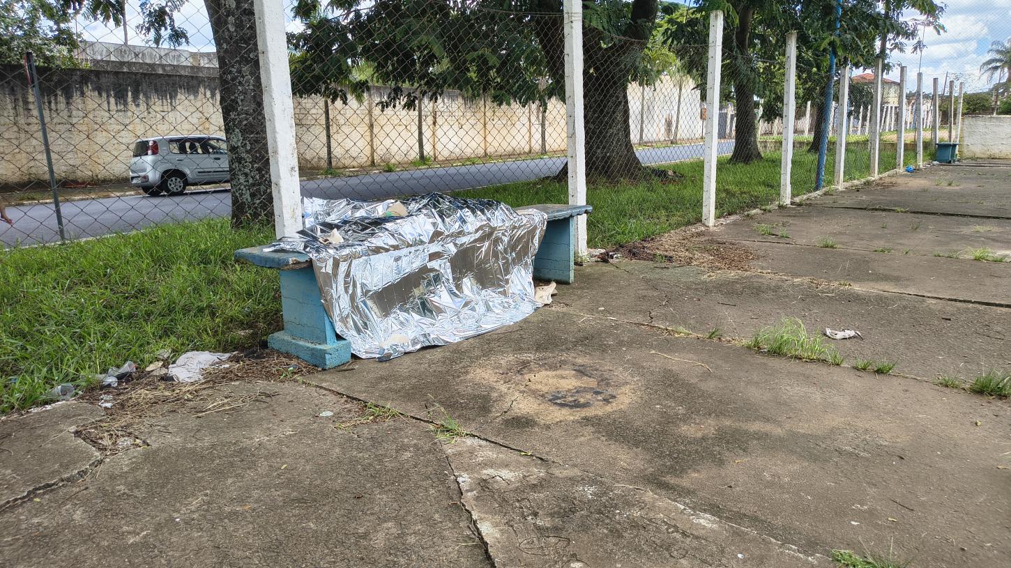 Homem é encontrado morto dentro de quadra em frente a cadeia do Guanabara