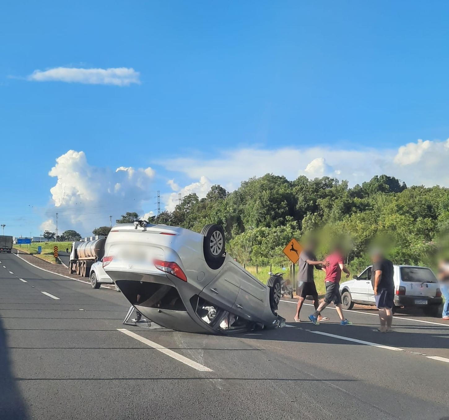 Três veículos se envolvem em acidentes na rodovia Cândido Portinari