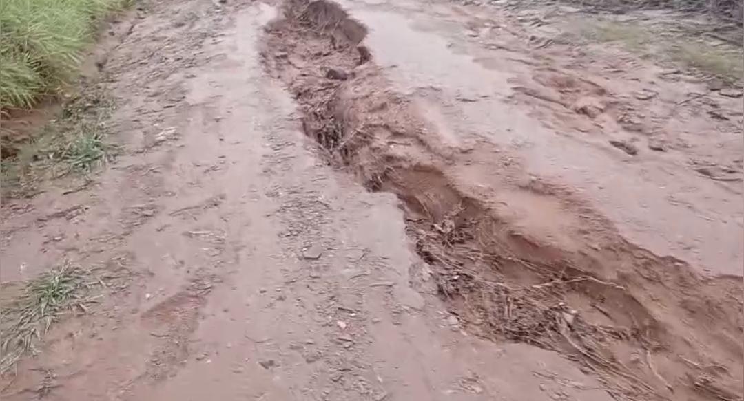 Impasse com a Prefeitura mantém ruas do Parque dos Ipês sem asfaltamento