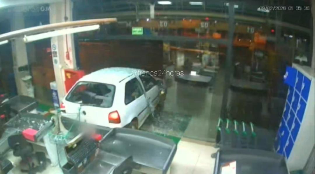 Gangue da marcha à ré é presa pela PM após invadir varejão na Major Nicácio