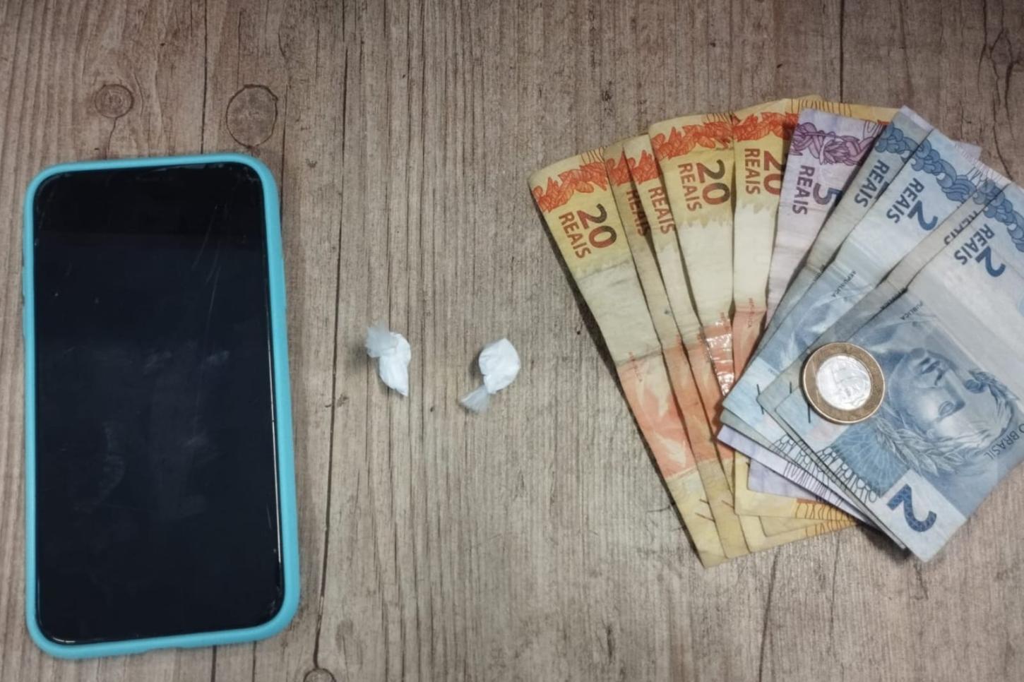 Adolescente é flagrado pelo Baep vendendo drogas no Portinari