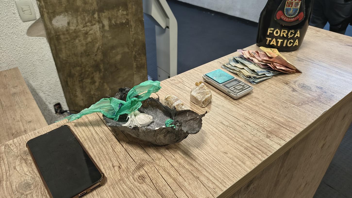 Traficante do Copacabana é preso pela Força Tática na praça da Santa Luzia