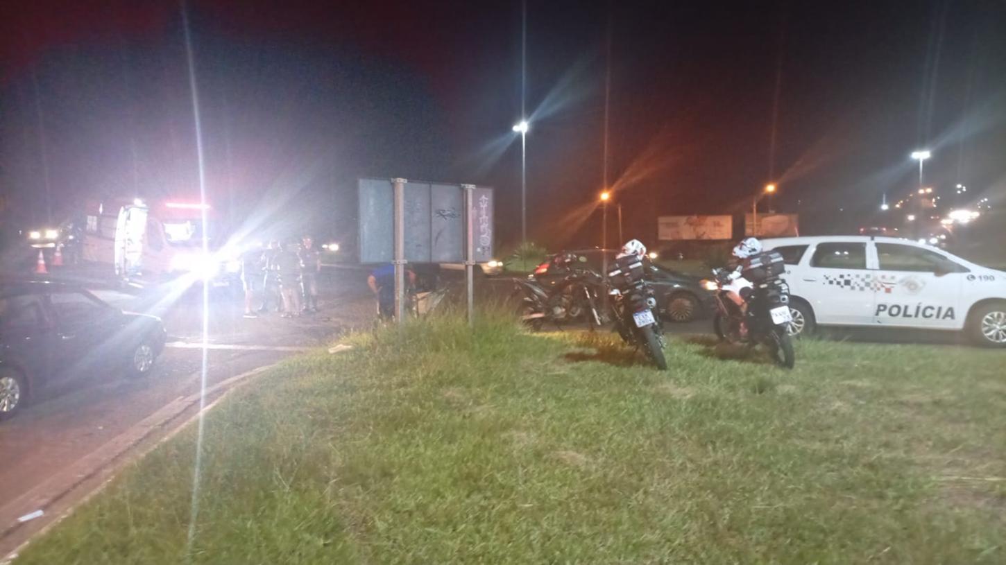 Acidente em rotatória do Parque do Horto deixa duas pessoas feridas