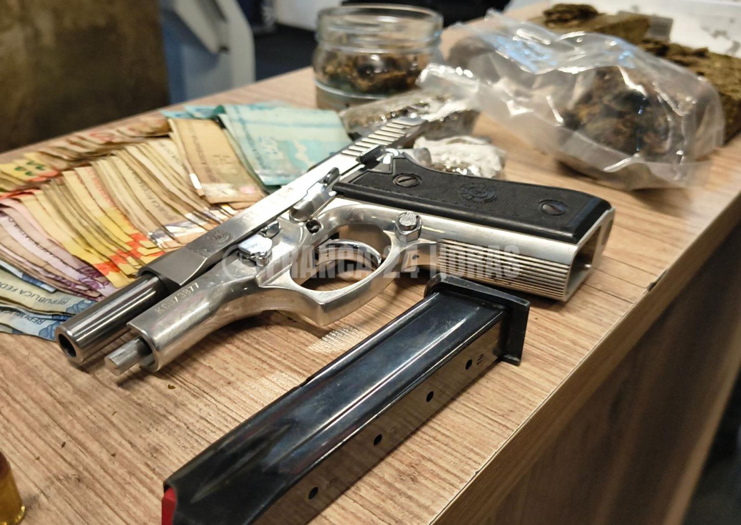 Homem que fazia delivery de drogas é preso pela PM com arma no Polo Club 