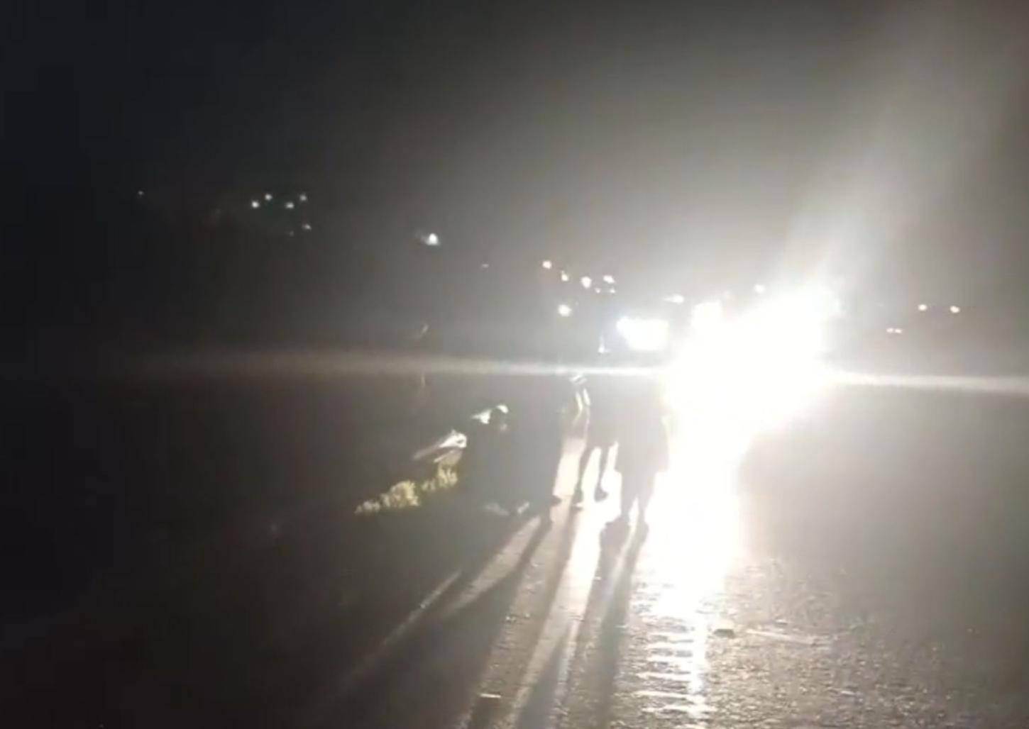 Homem tenta atravessar rodovia e acaba atropelado por carro 