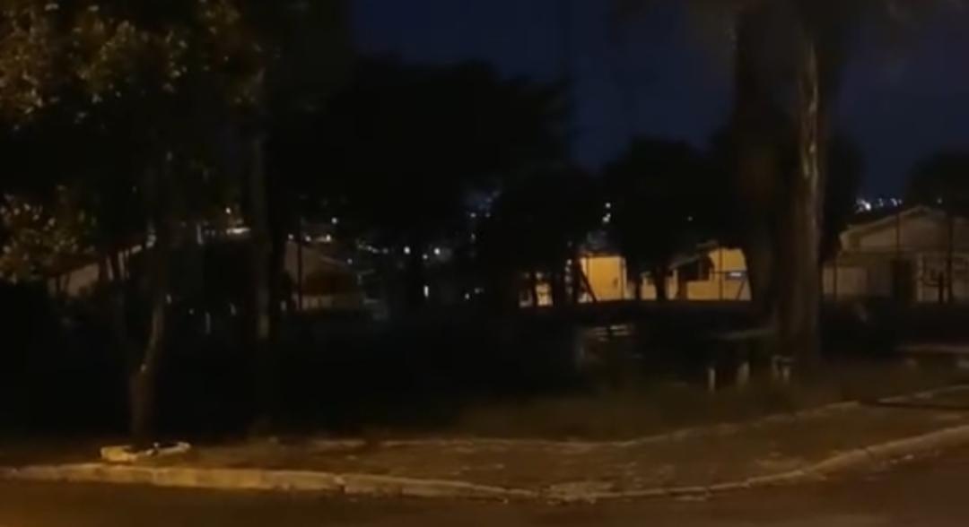 Praça sem iluminação preocupa moradores da Vila Nicácio