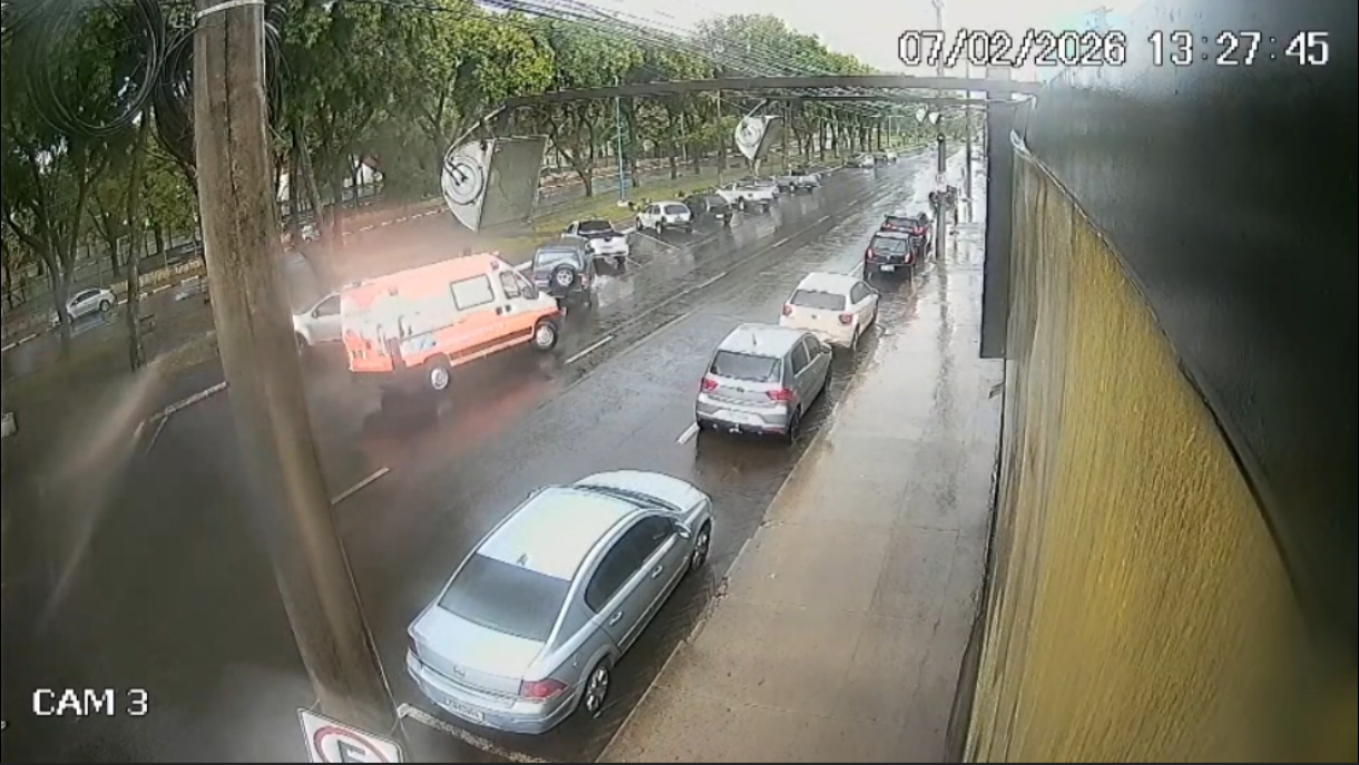 Motorista envolvido em acidente com ambulância depõe à Polícia Civil