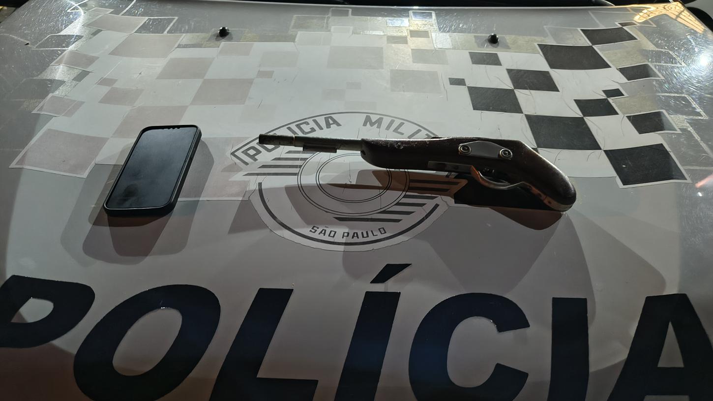 Adolescente assalta jovem, leve bike e iPhone, mas é apreendido pela PM