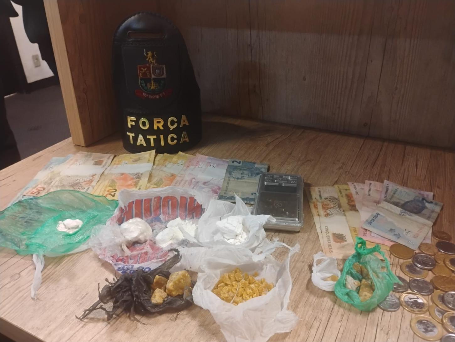 Traficante é preso pela Força Tática em beco da rua Minas Gerais