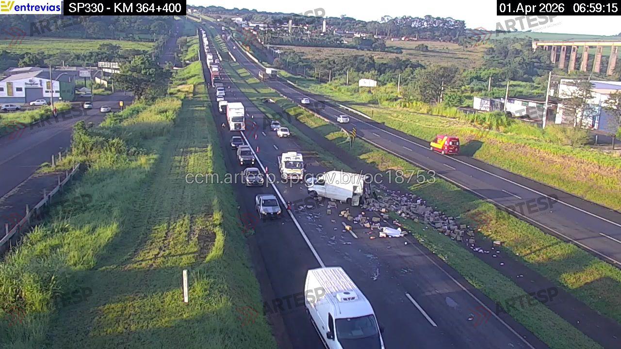 Motorista morre após capotamento de van na Anhanguera em Orlândia