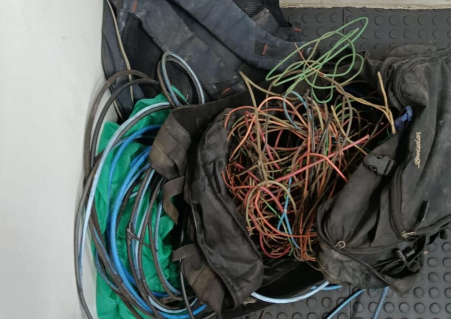 Dupla invade casa desocupada, furta fios e é detida pela GCM