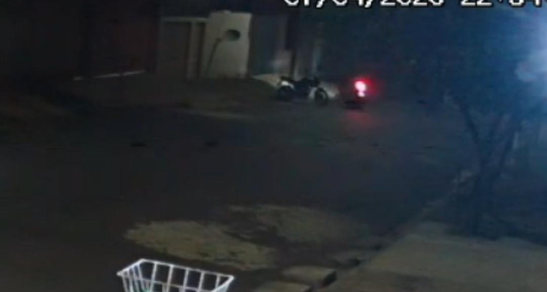 Em segundos, bandidos furtam moto em Cristais Paulista