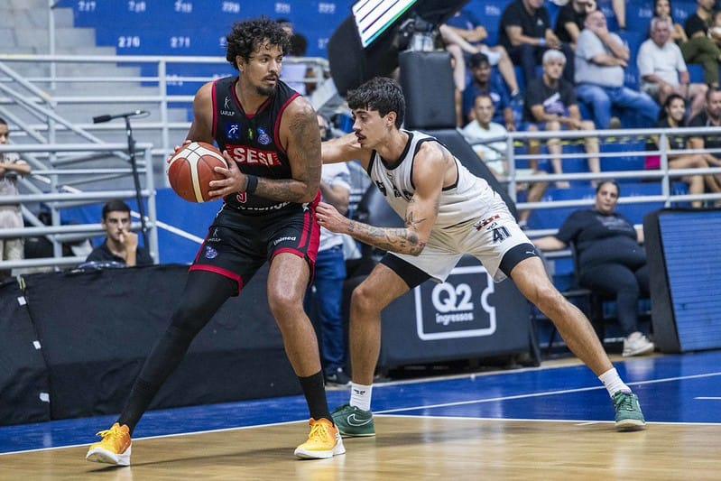 Franca vence o Botafogo-RJ no Pedrocão e larga na frente nos playoffs do NBB
