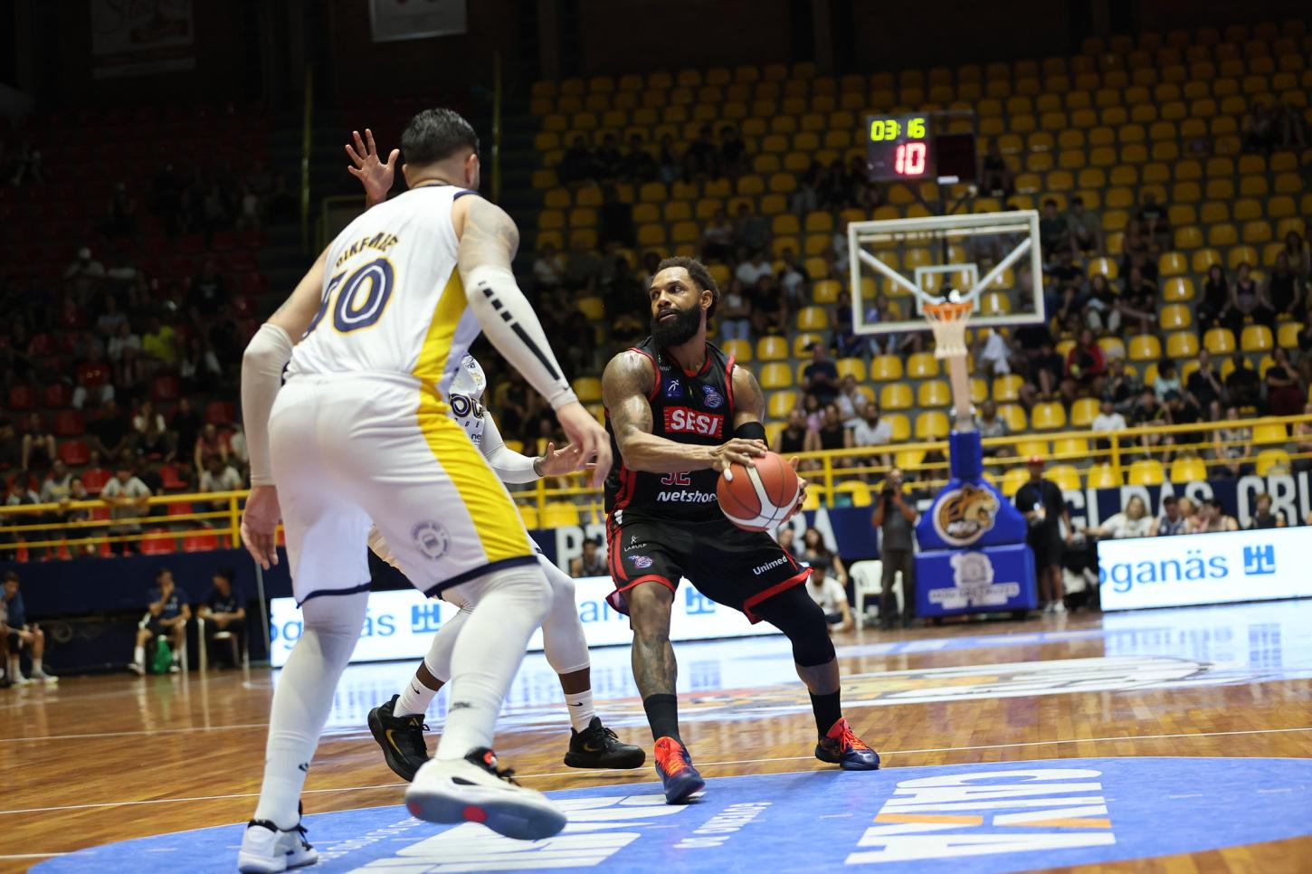 Franca vence o Mogi fora de casa e segue na vice-liderança do NBB