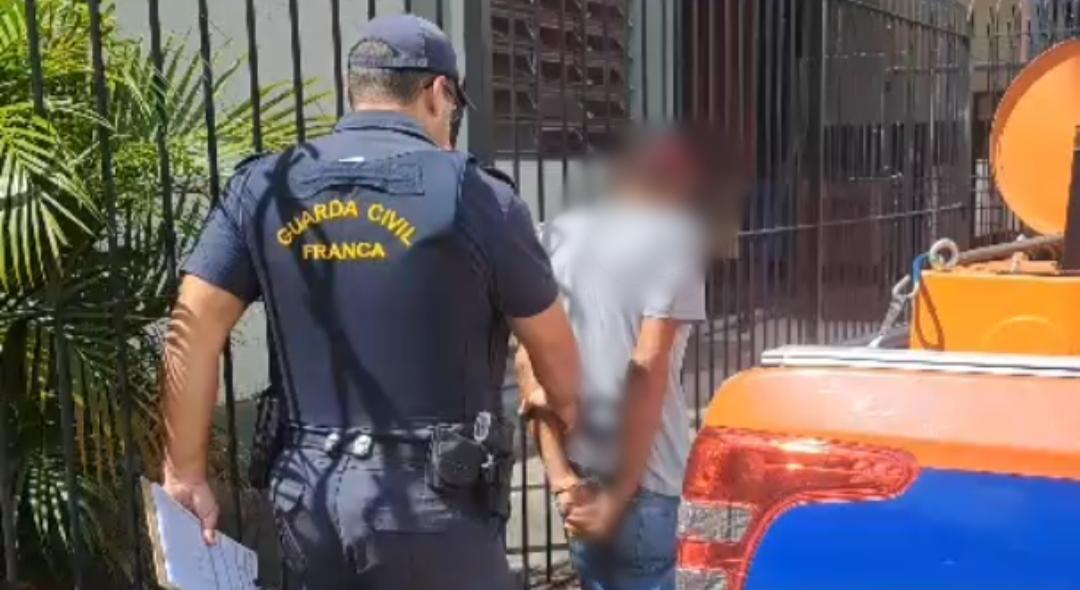 Ladrão procurado pela Justiça é preso pela GCM ao buscar atendimento no PS