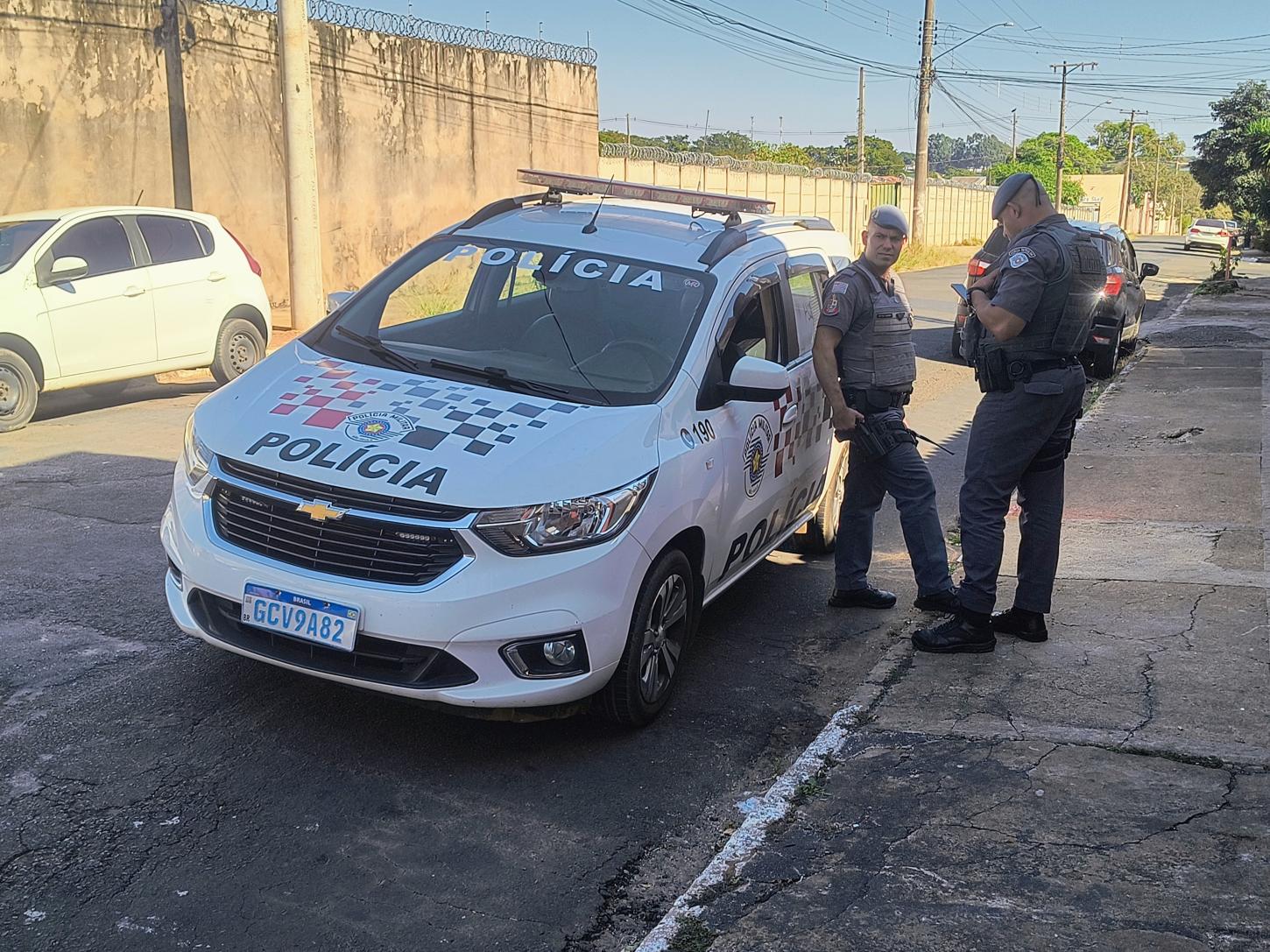 Homem é baleado na porta de casa no City Petrópolis 